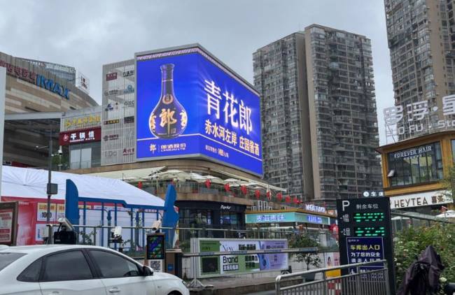 達州羅浮廣場L形巨幕與仁和新城高清屏對比分析