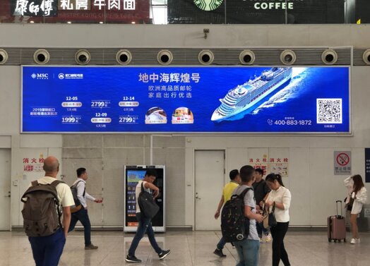 第一戶外傳媒-深圳北站候車大廳墻體燈箱
