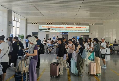 第一戶外傳媒-淮北站-二層候車廳墻面燈箱 第一戶外傳媒-淮北站-二層候車廳墻面燈箱