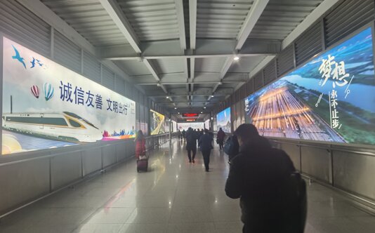 第一戶外傳媒-淮北站-進站天橋燈箱 第一戶外傳媒-淮北站-進站天橋燈箱