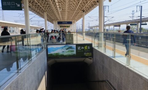 第一戶外傳媒-龍游站-站臺楣頭燈箱 第一戶外傳媒-龍游站-站臺楣頭燈箱