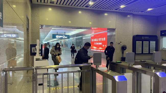 解析茂名站對抵達旅客實現首因效應的廣告點位