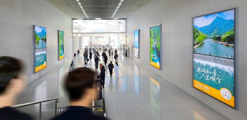 第一戶外傳媒-平陽站-出站廳墻面燈箱 第一戶外傳媒-平陽站-出站廳墻面燈箱