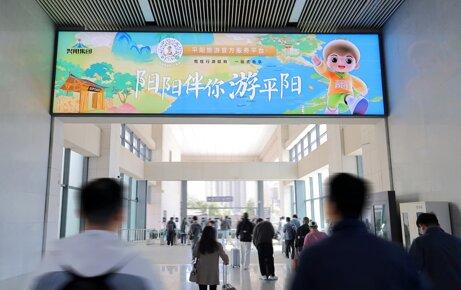 第一戶外傳媒-平陽站-出站檢票口上方門楣燈箱 第一戶外傳媒-平陽站-出站檢票口上方門楣燈箱