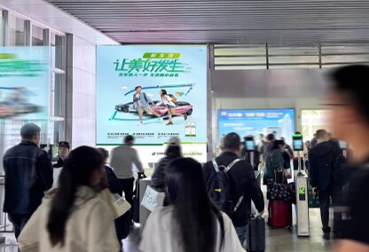 第一戶外傳媒-瑞安站-出站口兩側隔斷燈箱