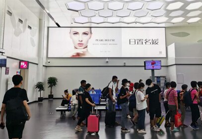 第一戶外傳媒-舟山普陀山機場-國內出發(fā)候機大廳墻面燈箱 