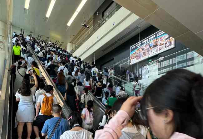 深圳福田口岸大牌廣告