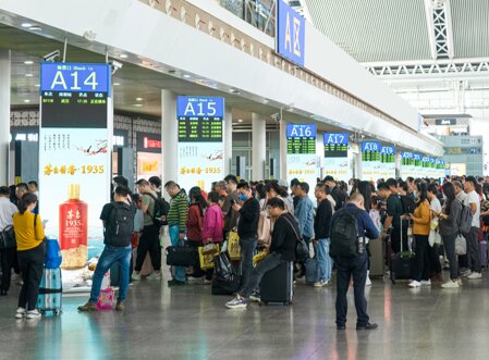 第一戶外傳媒-廣州南站-三層出發廳檢票口刷屏機 第一戶外傳媒-廣州南站-三層出發廳檢票口刷屏機