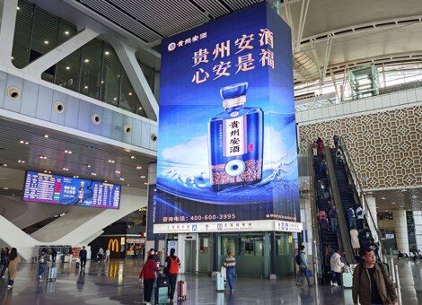 第一戶外傳媒-廣州南站-西進站口南北兩側直梯透明LED屏 第一戶外傳媒-廣州南站-西進站口南北兩側直梯透明LED屏