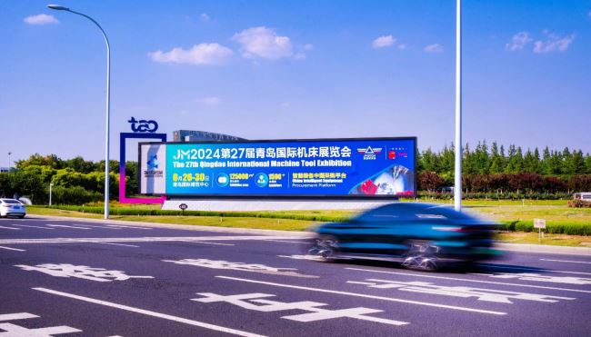 巨型燈箱在膠東機場進出港公路的廣告投放指南