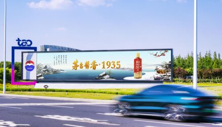 第一戶外傳媒-青島膠東機(jī)場進(jìn)航站樓路側(cè)燈箱廣告