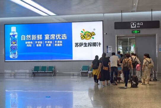第一戶外傳媒-南通興東機場行李大廳墻面燈箱
