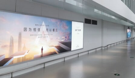 第一戶外傳媒-南通興東機場國際到達夾層通道燈箱