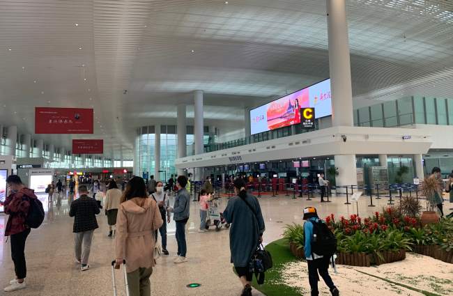 南通興東機場出發大廳LED屏廣告