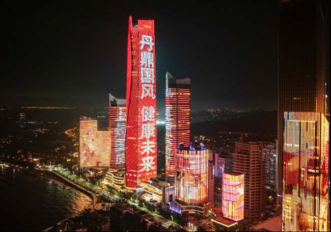 青島海天中心燈光秀廣告：城市地標級的傳播載體