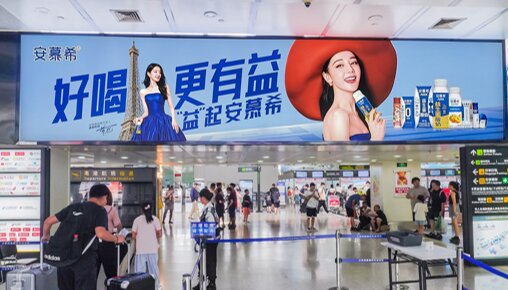 第一戶外傳媒-三亞鳳凰機場T1國內出發(fā)大廳入口高空燈箱