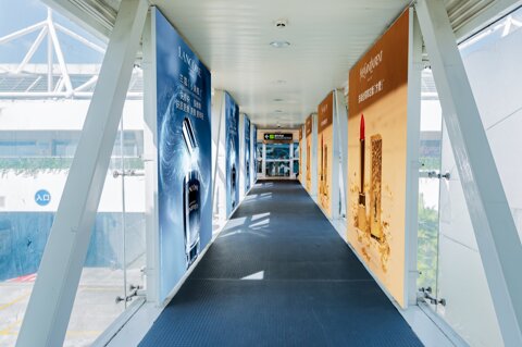 第一戶外傳媒-三亞鳳凰機場廊橋看板