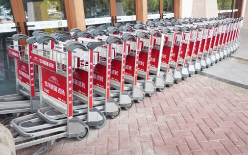 第一戶外傳媒-三亞鳳凰機場手推車廣告
