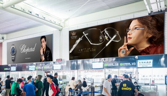 第一戶外傳媒-三亞鳳凰機場T2國內安檢前高空燈箱