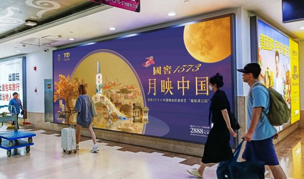 第一戶外傳媒-三亞鳳凰機場T2國內行李廳通廊墻體燈箱