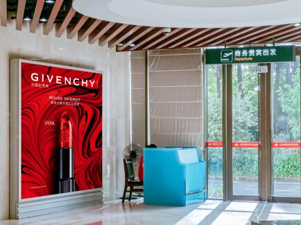 第一戶外傳媒-三亞鳳凰機場貴賓樓安檢區(qū)燈箱