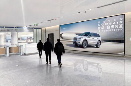 第一戶外傳媒-三亞鳳凰機場T3航站樓一層國內到達行李提取大廳入口處墻面燈箱