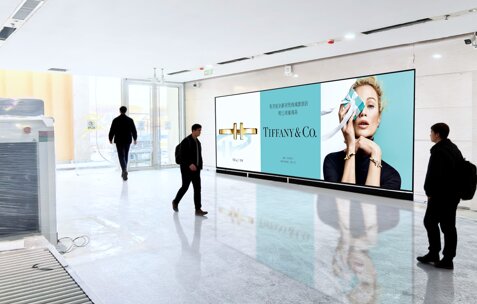 第一戶外傳媒-三亞鳳凰機場T3航站樓一層到達換乘大廳墻面燈箱