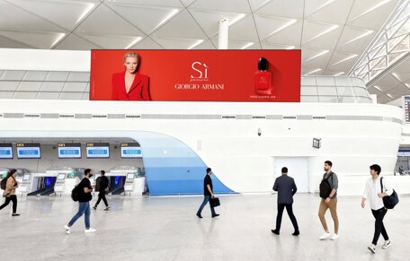 第一戶外傳媒-三亞鳳凰機場T3航站樓二層國內出發(fā)辦票大廳辦票島上方LED屏