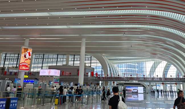 第一戶外傳媒-廣州白云站進站安檢口落地燈箱廣告 第一戶外傳媒-廣州白云站進站安檢口落地燈箱廣告