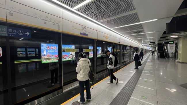 第一戶外傳媒-深圳地鐵三連封燈箱廣告 第一戶外傳媒-深圳地鐵三連封燈箱廣告