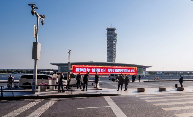 第一戶外傳媒-青島膠東國際機場戶外LED屏廣告