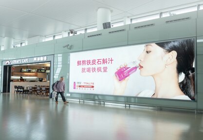 第一戶外傳媒-溫州龍灣機場T2國內(nèi)出發(fā)安檢后兩側通廊墻面燈箱