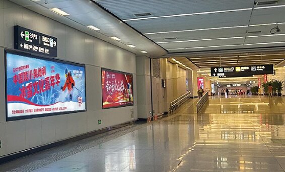 第一戶外傳媒-太原南站出站大廳換乘通道燈箱