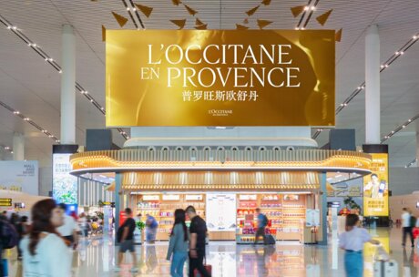 第一戶外傳媒-重慶江北機場T3國內出發商業區LED屏