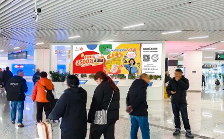 第一戶外傳媒-重慶北站南廣場到達出口看牌