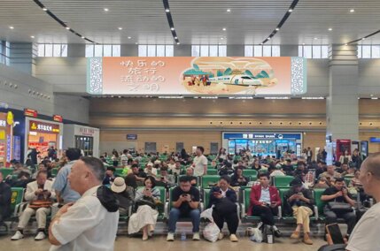 第一戶外傳媒-衡陽東站候車大廳燈箱廣告 第一戶外傳媒-衡陽東站候車大廳燈箱廣告