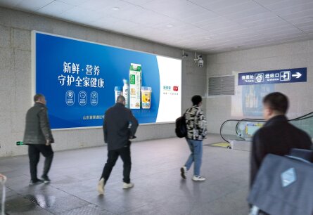 第一戶外傳媒-嘉興南站進出站通道交匯層墻面燈箱 第一戶外傳媒-嘉興南站進出站通道交匯層墻面燈箱