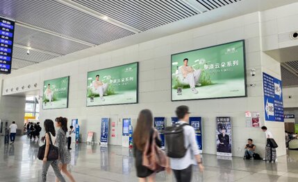 第一戶外傳媒-余姚北站候車大廳墻面燈箱