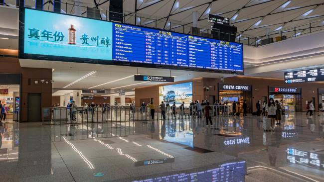 與航班信息同框出現：成都天府機場到達出口LED大屏廣告