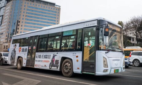 雅迪電動(dòng)車-昆明公交車廣告