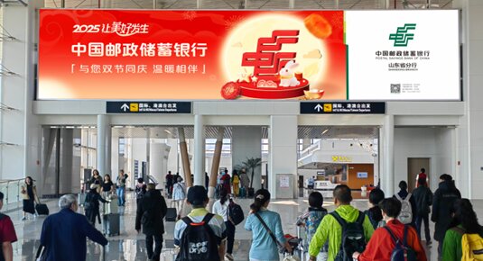 第一戶(hù)外傳媒-濟(jì)南遙墻機(jī)場(chǎng)北指廊主通道上方燈箱