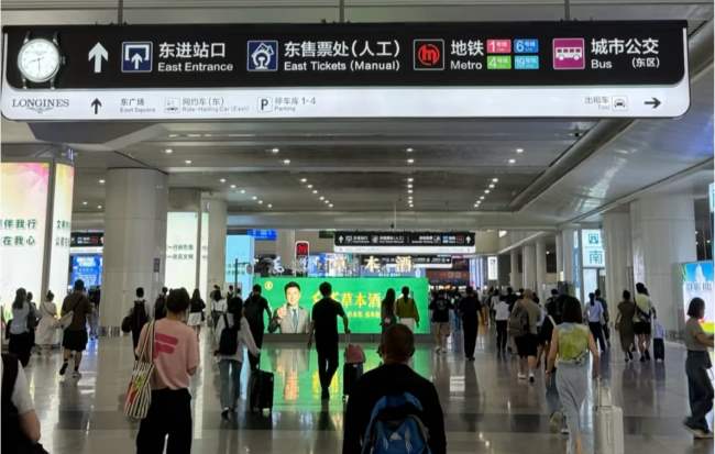 第一戶外傳媒-杭州東站地鐵出入口落地?zé)粝鋸V告