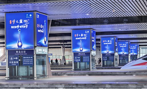 第一戶外傳媒-青島北站站臺(tái)直梯燈箱