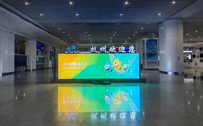第一戶外傳媒-杭州東站到達大廳地鐵口落地燈箱