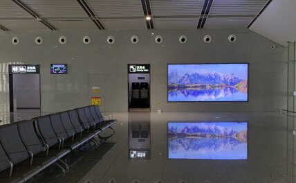 第一戶外傳媒-富陽站一層候車大廳墻面燈箱