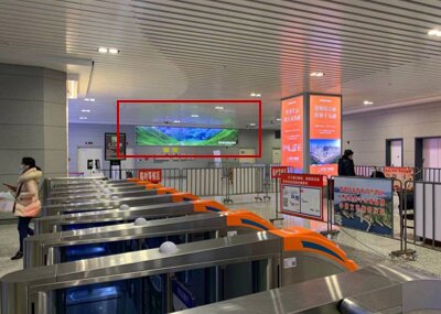 第一戶外傳媒-千島湖站出站廳墻面燈箱