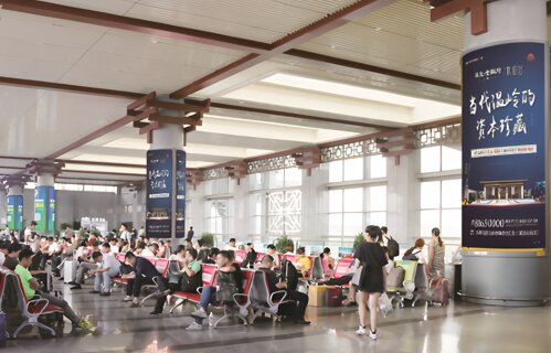 第一戶外傳媒-溫嶺站二樓候車大廳包柱燈箱