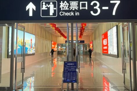 第一戶外傳媒-溫嶺站出發(fā)層進站檢票口兩側墻面燈箱