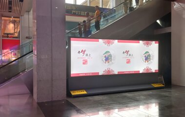 第一戶外傳媒-溫嶺站出站通道扶梯側面燈箱