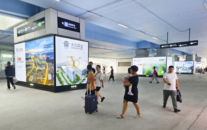 第一戶外傳媒-溫嶺站進出站口商業(yè)區(qū)包柱燈箱